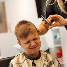 Как уговорить малыша подстричься